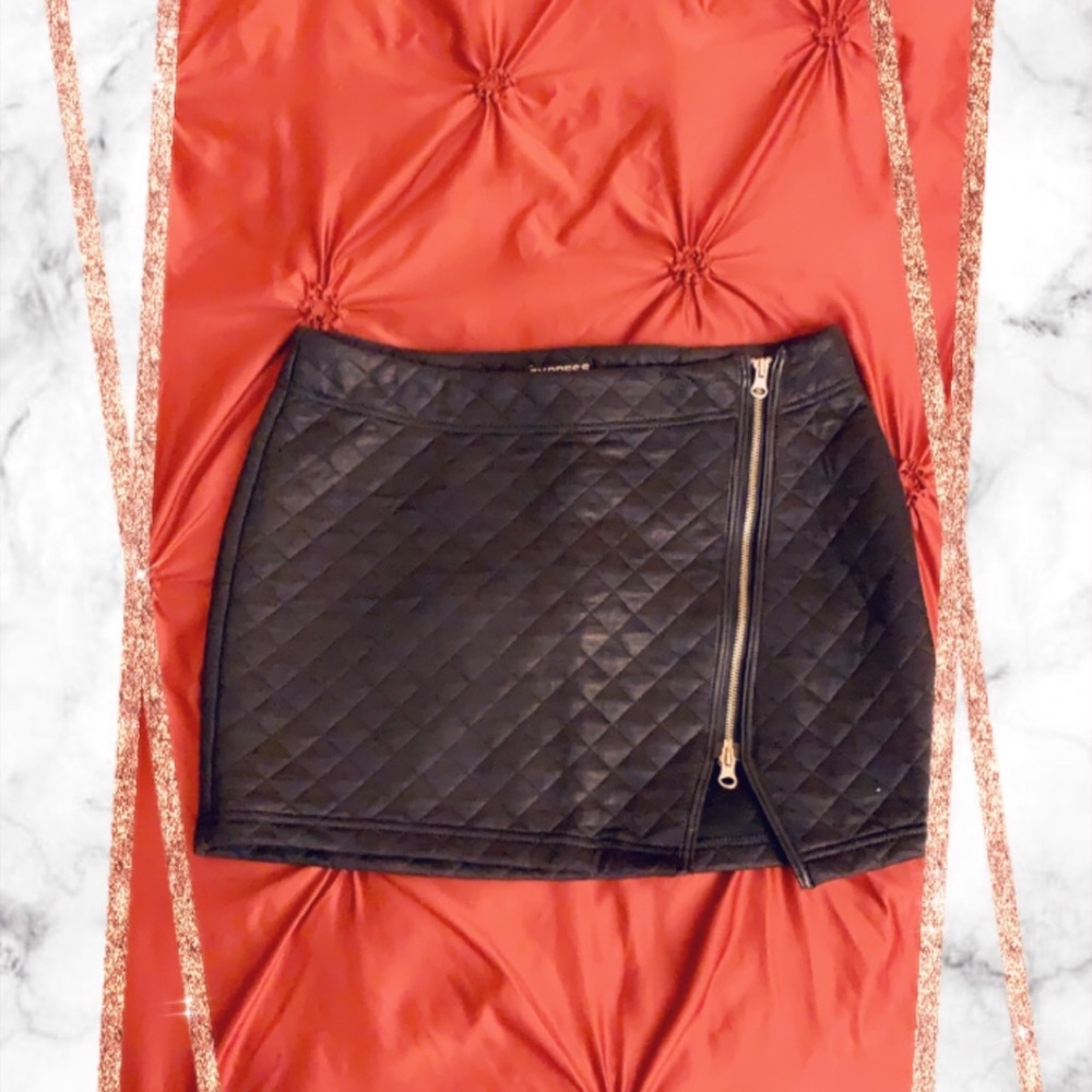 Express Black Quilted Mini Skirt with Side Zipper - Size 8